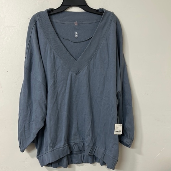 Blue V-Neck Sweater with Classic Style - Picture 2 of 3